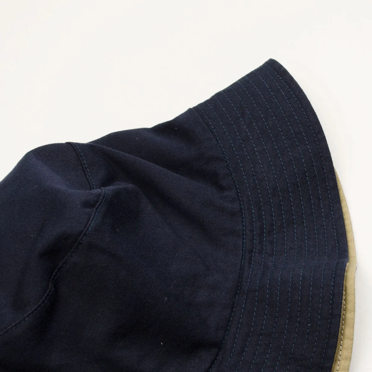 cableami - Loose Light Chino Reversible Bucket Hat - Navy / Beige