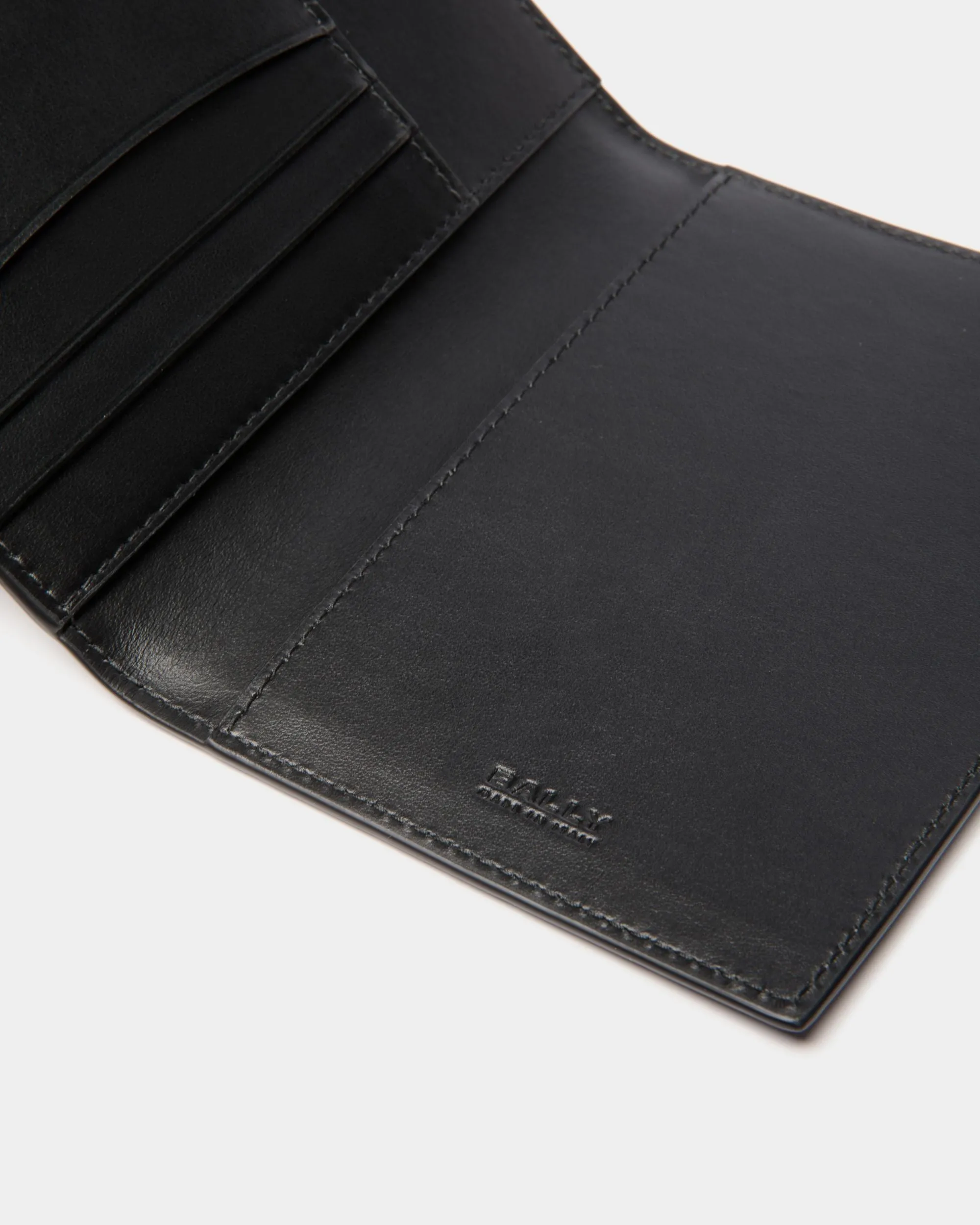 Deco Passport Case in Black Leather 