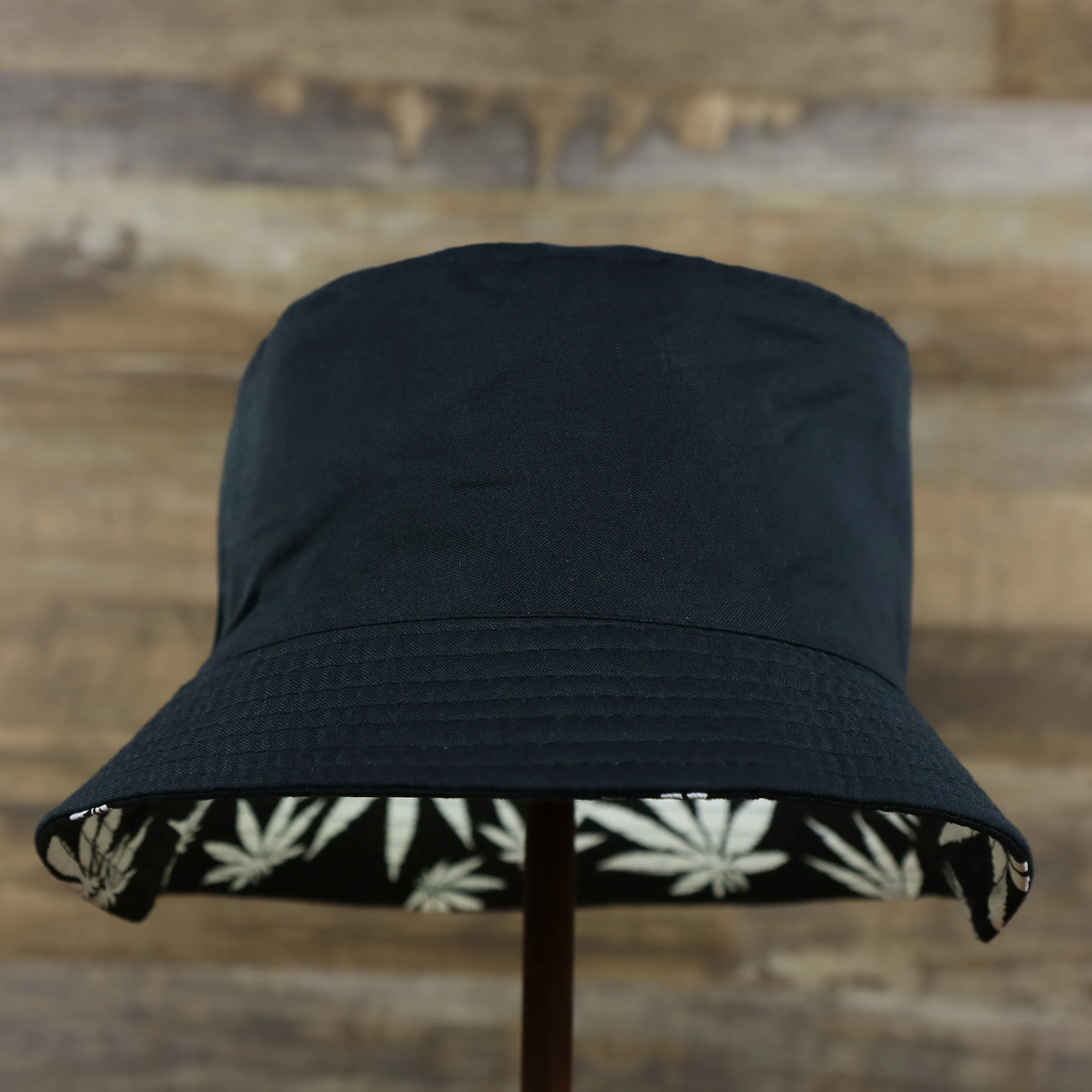 FOOT CLAN | MARIJUANA | BUCKET HAT | BLACK/WHITE | SMALL/MEDIUM