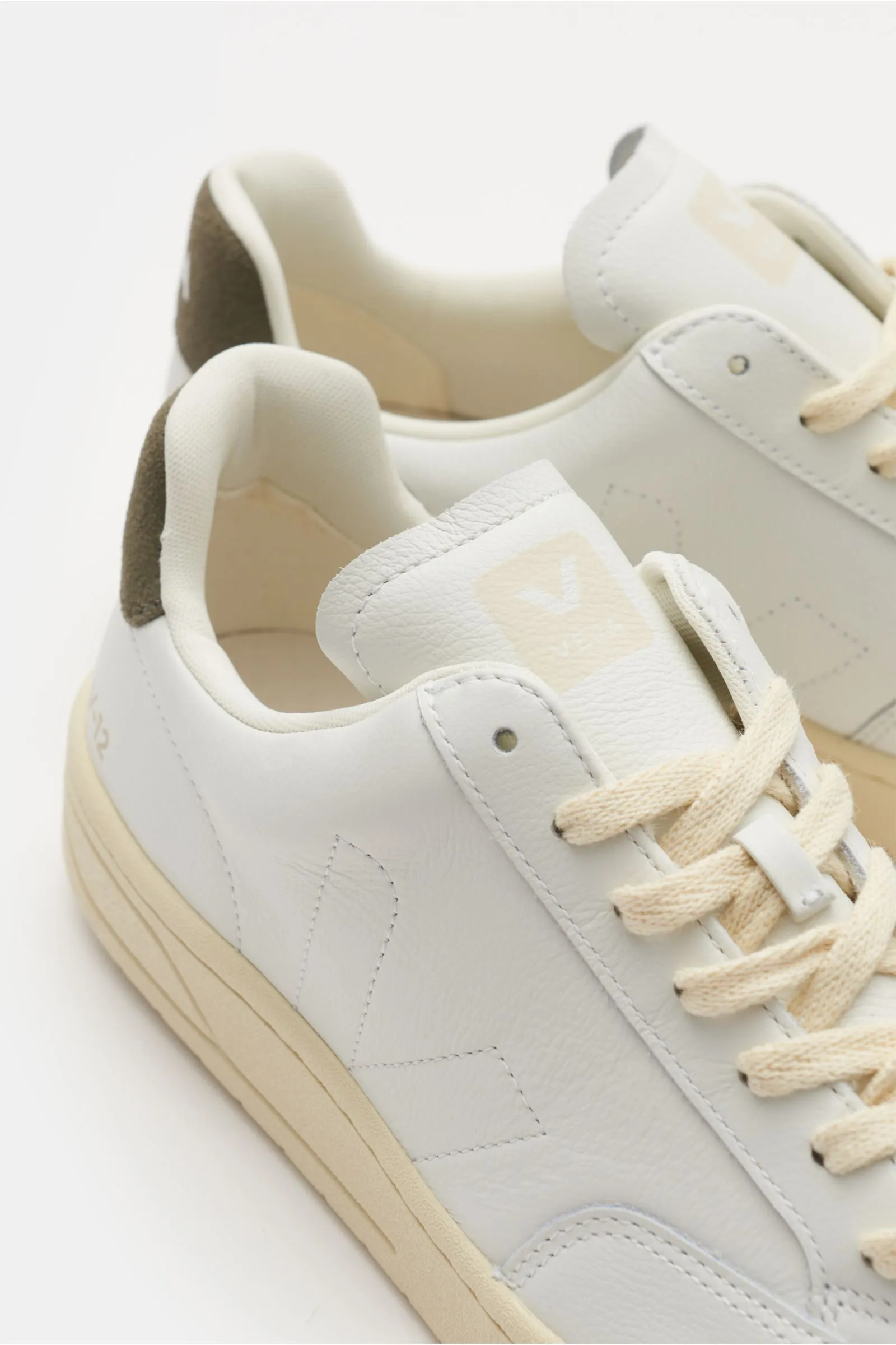 VEJA sneakers 'V-12' white/cream