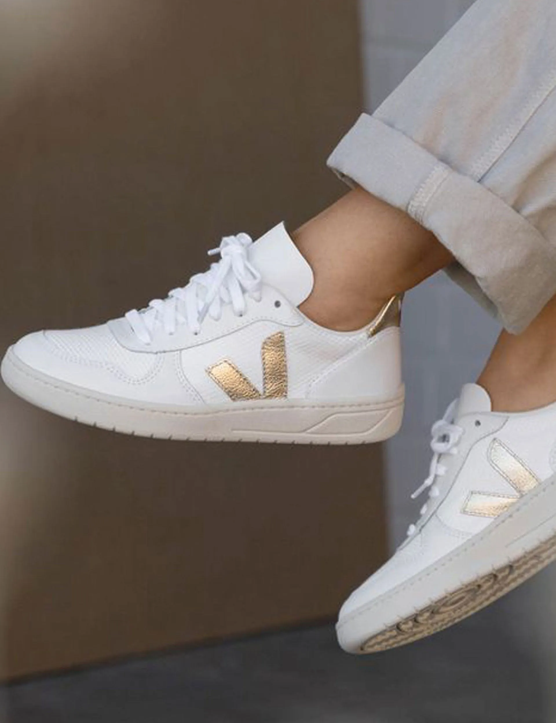 Veja V-10 Leather - White Platine