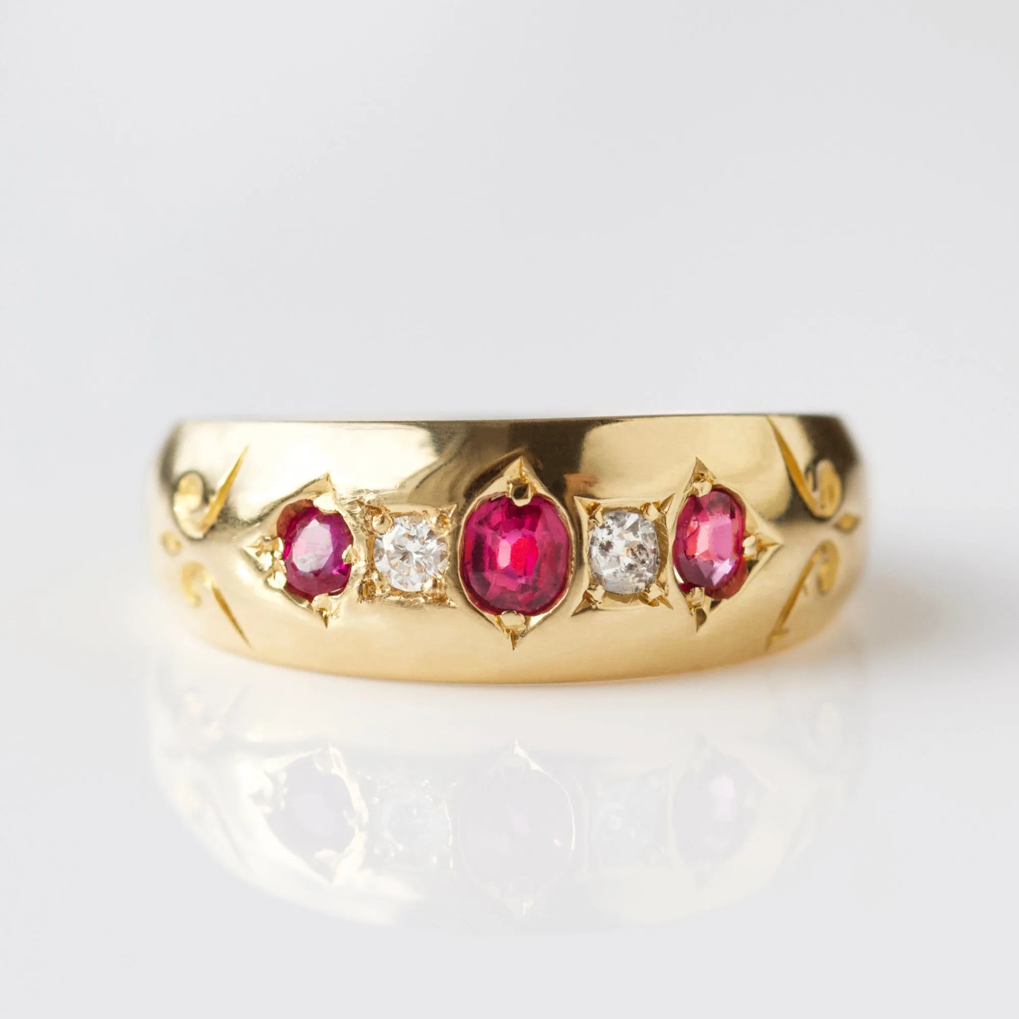 Vintage 18k Solid Yellow Gold Diamond and Ruby Ring Size - K