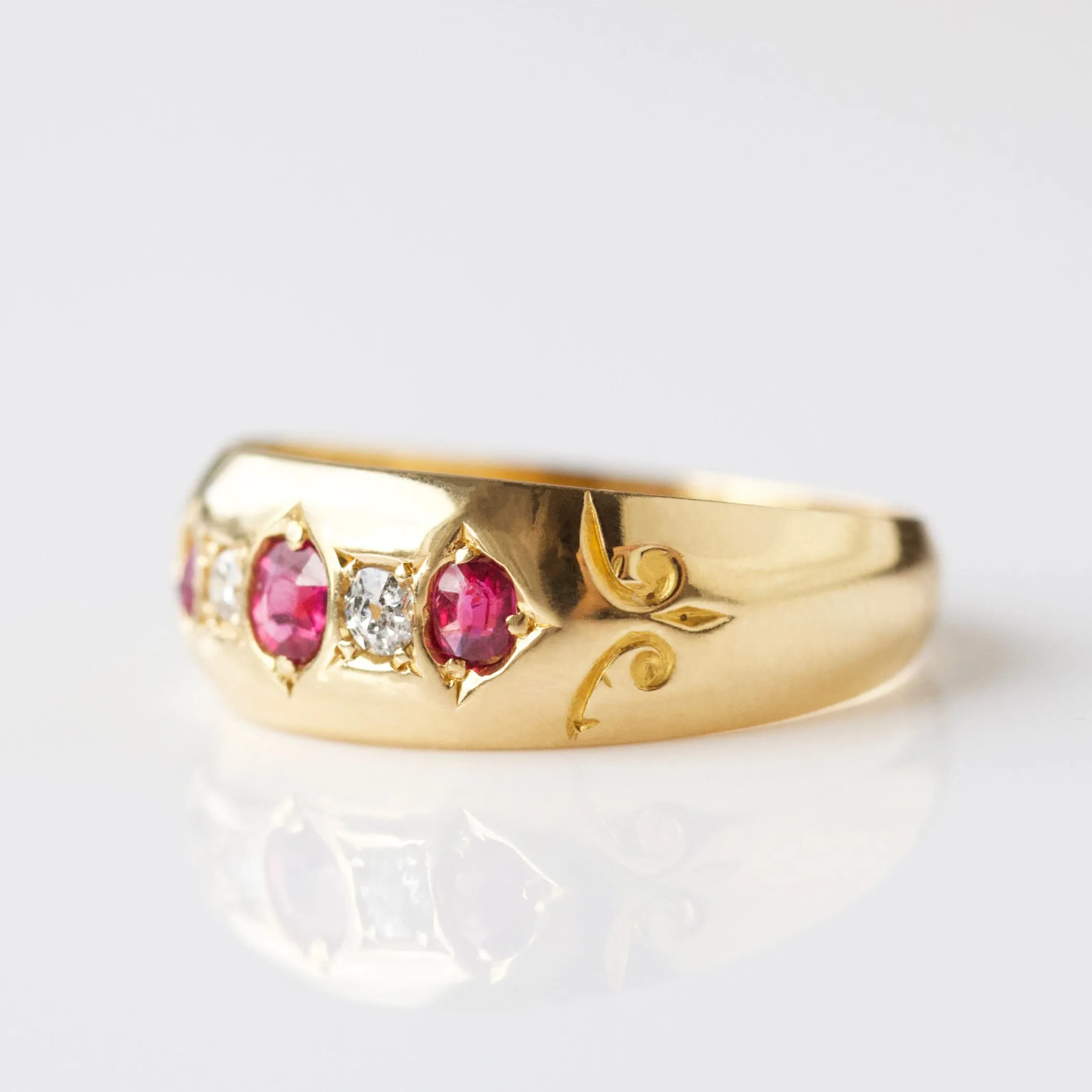 Vintage 18k Solid Yellow Gold Diamond and Ruby Ring Size - K